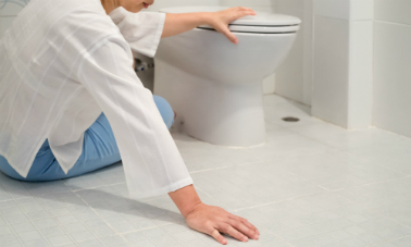 5 Bathroom Safety Tips for Seniors to Help Prevent Slips and Falls